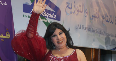 فيفى عبده فقيرة وجدعة ومكافحة للمرة العاشرة.. وماجدة خير الله تعلق: العيب مش عليها العيب على اللى بينتجوا لها