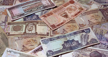 "مكافحة جرائم الأموال العامة" تتحرى عن أبعاد نشاط عامل يتاجر فى العملة
