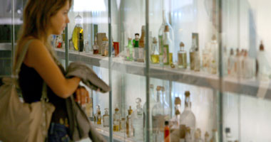 شائعات عن بيع عطر قاتل فى الخليج والشرطة تنفى