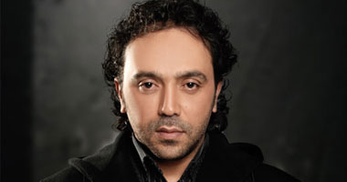 الشاب جيلانى بالقاهرة لاختيار أغنية رأس السنة