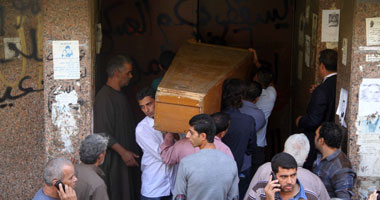والد مريم ضحية الوراق: الرصاص اغتال براءة إبنتى "ومش هاوصلها للمدرسة تانى وشقيقها فليوبتير وأمها بيموتوا فى المستشفى".. ونجل الشهيدة كاميليا: الرصاص اخترق عنق أمى فلقيت مصرعها فوراً