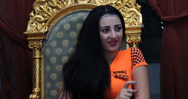 صافيناز تعلنها صريحة: "مش هتجوز غير مصرى".. وأمى ضربتنى لأن بدلتى "عريانة".. ووالدى وافق على أن أشتغل بمهنة الرقص.. وشعرت بعدم الأمان وقت الثورة.. وبدأت راقصة باليه.. سعاد حسنى سر تحولى "للشرقى"