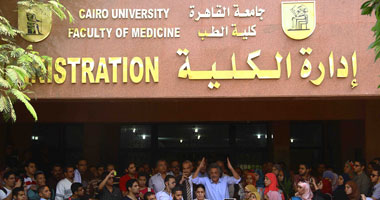 الأسر الطلابية بـ"طب قصر العينى" تحتج على إلغاء ندوة "كلمتنا"