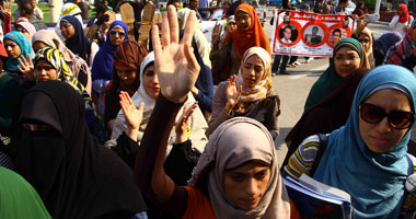 مظاهرة لطالبات الإخوان بتجارة "حلوان"