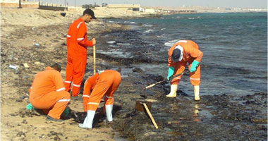 "البيئة" تنتهى من تنظيف شاطئ منطقة رأس غارب  بالغردقة