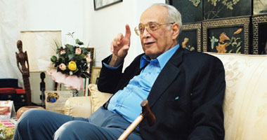 مكتبة القاهرة تخلد "كامل زهيرى"