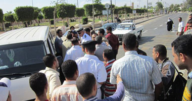 تجمهر الأهالى على طريق بلبيس- القاهرة احتجاجا على زيادة الحوادث