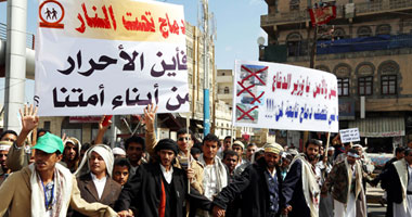 آلاف اليمنيين يحتجون على استمرار قصف الحوثيين لـ"دماج"