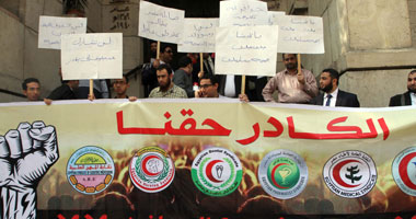 اليوم..وقفة احتجاجية لـ المهن الطبية لرفض تحويل "الكادر" لــ "حوافز"