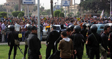 طلاب الإخوان يفتحون الطريق أمام جامعة القاهرة
