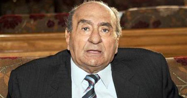 محمد حامد الجمل: إصدار تشريع لفرض ضرائب على "فيس بوك" إجراء قانونى