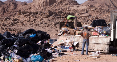 "الرويسات" ملتقى تجار الخردة والمهربين والباعة الجائلين