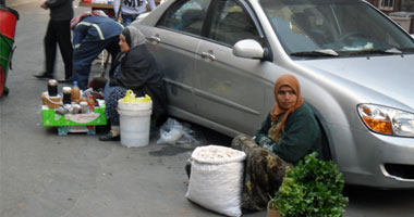 إنجى الكاشف تكتب: الباعة الجائلون خطر يهدد الإسكندرية