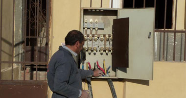 تشغيل 9 محولات كهرباء بمنطقتين فى "ابنى بيتك"