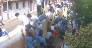 مدرسة ثانوى ترصد هروب طلابها لمحل بلاى ستيشن بالعريش..والتعليم: سنبحث الأسباب