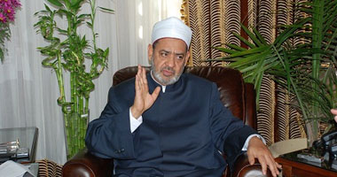 "شيخ الأزهر" و"المفتى" يدعوان الله أن يقى مصر كل مكروه