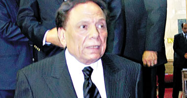 عادل إمام ينتهى من ديكور وزارة الداخلية فى 4 أيام بـ"صاحب السعادة"