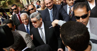 خلال جولة مفاجئة لوزير الداخلية بالشرقية.. محمد إبراهيم يشيد بجهود الشرطة فى مواجهة الإرهاب.. ويطالب القيادات بحسن معاملة المواطنين والتواجد ميدانيا.. ويؤكد: أصبح لزاما مواجهة التحديات لتطهير البلاد