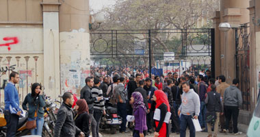 وقفة لطلاب "تربية نوعية" بعين شمس احتجاجا على تأخر ظهور النتيجة