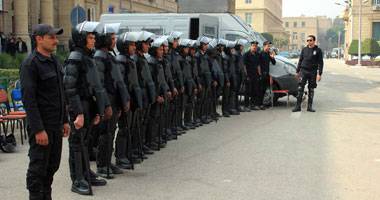 أمن سوهاج يدفع بـ21 مدرعة و40 مجموعة قتالية لاقتحام قرية "إمبارد"