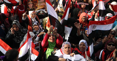 أهالى ميدان الحرية بالمعادى يرقصون على "تسلم الأيادى"