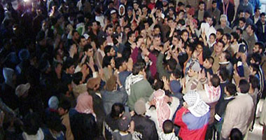         مئات الأردنيين يعتصمون أمام السفارة المصرية بعمان