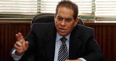 الجنزورى يمنع شركات السمسرة من التعامل بالأسهم الأجنبية 
