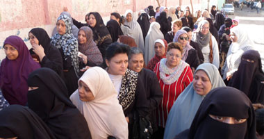 رئيس لجنة بالوادى يحرر محضرا ضد عضو 6 إبريل لتصويره ورقة الاقتراع 
