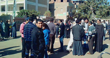 بالصور.. إقبال كبير للاستفتاء على الدستور "بالبدرشين" 