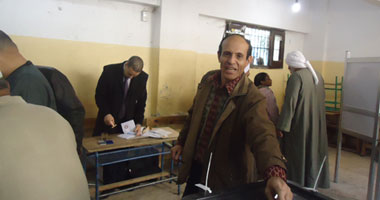 رئيس لجنة بأطفيح يغلق بابها لأداء صلاة العشاء