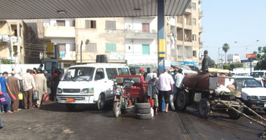 مشاجرات بين السائقين وقطع طرق بعد تصاعد أزمة الوقود فى بنى سويف 