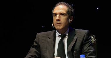 المستشار السياسى لرئيس الجمهورية يصل مجلس الوزراء للقاء "محلب"