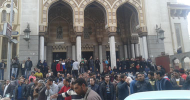 شباب بالمنصورة يواجهون مسيرة للإخوان بأغنية "تسلم الأيادى"
