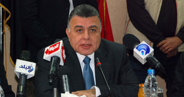صالح يجتمع مع رؤساء الشركات القابضة لتأكيد مراعاة عدم تلويث النيل