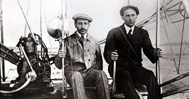 أول رحلة طيران ناجحة للأخوين رايت بطائرة ذاتية الدفع فى 1903.. اعرف القصة