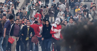  التحقيق مع 3 طلاب أحرقوا سيارة شرطة بشارع عرابى 