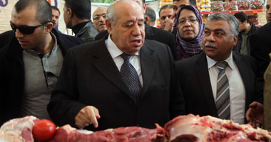 وزير التموين يفتتح معرض اللحوم والخضروات بمدينة نصر