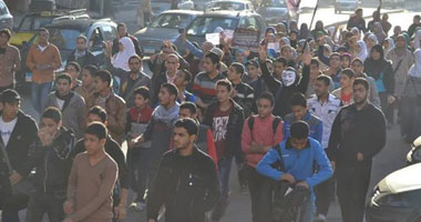 أهالى المطرية بالدقهلية يفضون مسيرة لطلاب الإخوان