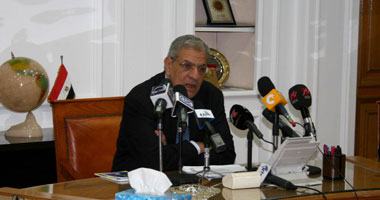 "محلب" يلتقى رئيس هيئة قناة السويس بمقر "الوزراء"