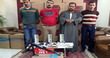 ضبط المتهمين بسرقة سيارة سجائر بالشرقية
