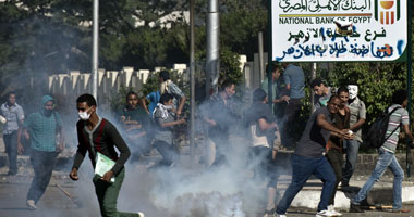 طلاب الإخوان المتظاهرون يقطعون نفق الأزهر