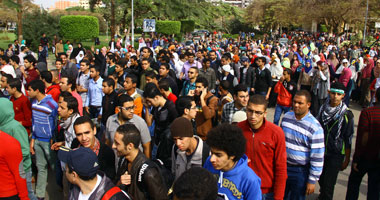 طلاب الإخوان يبدأون تظاهرهم بجامعة عين شمس