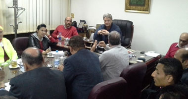 حكام الطائرة يطالبون بتغيير رئيس اللجنة 
