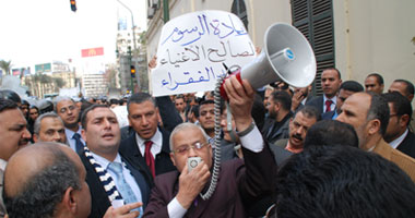 20 محامياً يطالبون برفع الحصانة عن نائب بالشعب