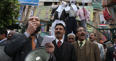 مجلس نقابة المحامين يعد بحل أزمة محامى الإسماعيلية
