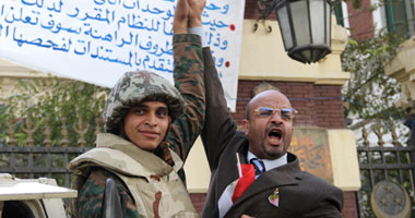 محاسن بيومى تكتب: لا للفتنة بين الشعب والجيش