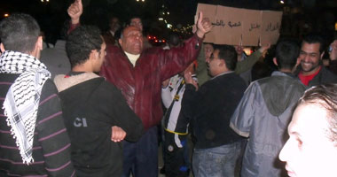 مظاهرة فى المنصورة تردد: "يا قذافى دارى عارك.. آخرك برضو جنب مبارك"