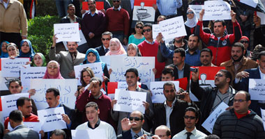 تظاهر العاملين بالتنمية الإدارية للمطالبة بإقالة صفوت النحاس