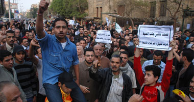 الستر.. لقمة هنية ..  كرسى متحرك.. شقة صغيرة..وظيفة.. عريس من الجيش.. كشك حلويات.. أحلام بسطاء الثورة