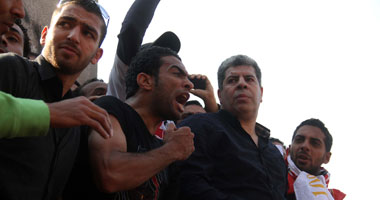 شادى محمد يقود مسيرة ألتراس الأهلى المتجهة إلى مكتب النائب العام